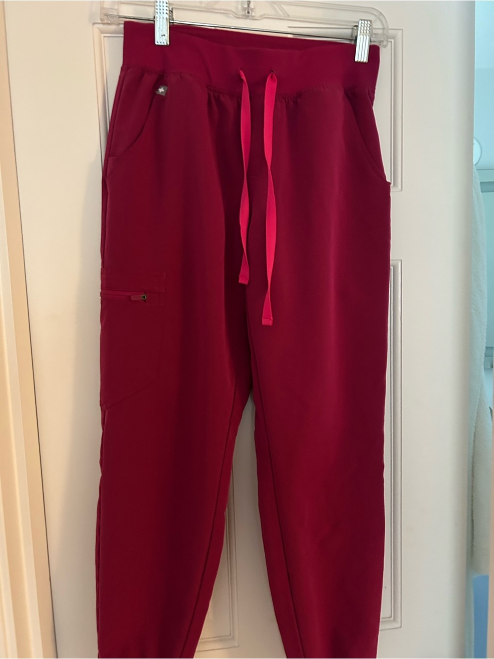 Figs women’s Maroon Jogger Pants with Drawstring